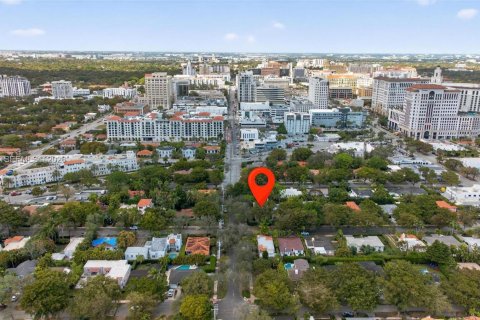 House in Coral Gables, Florida 3 bedrooms, 197.42 sq.m. № 2040673 - photo 2