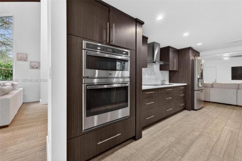 House in Coral Gables, Florida 3 bedrooms, 197.42 sq.m. № 2040673 - photo 23