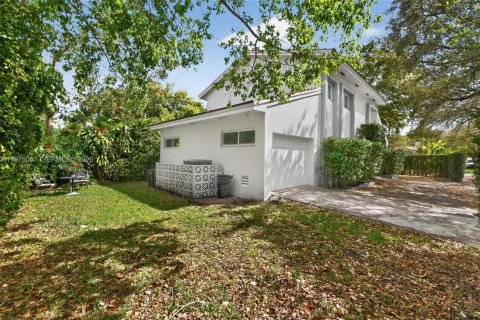 House in Coral Gables, Florida 3 bedrooms, 197.42 sq.m. № 2040673 - photo 7