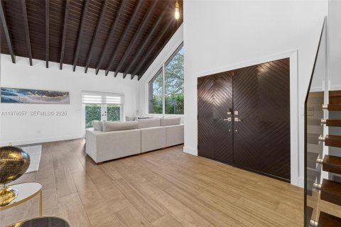 House in Coral Gables, Florida 3 bedrooms, 197.42 sq.m. № 2040673 - photo 13