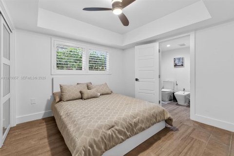 House in Coral Gables, Florida 3 bedrooms, 197.42 sq.m. № 2040673 - photo 28