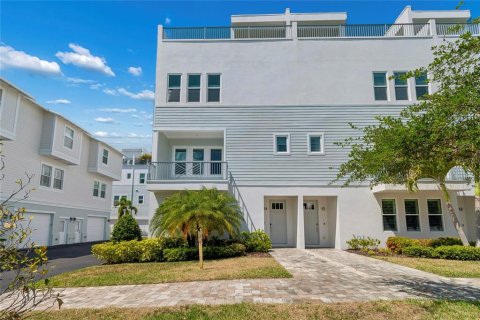 Adosado en Tampa, Florida 3 dormitorios, 251.3 m2 № 2226362