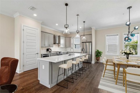 Adosado en venta en Tampa, Florida, 3 dormitorios, 251.3 m2 № 2226362 - foto 5