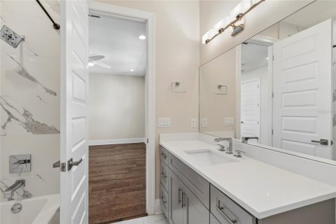 Adosado en venta en Tampa, Florida, 3 dormitorios, 251.3 m2 № 2226362 - foto 18