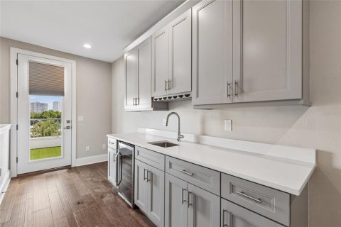 Adosado en venta en Tampa, Florida, 3 dormitorios, 251.3 m2 № 2226362 - foto 28