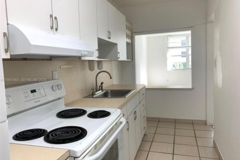 Condo in Miami Beach, Florida, 1 bedroom  № 2011443 - photo 9