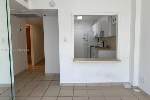 Condo in Miami Beach, Florida, 1 bedroom  № 2011443 - photo 7