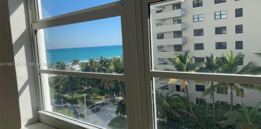 Condo in Miami Beach, Florida, 1 bedroom  № 2011443