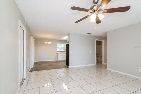 House in Poinciana, Florida 3 bedrooms, 94.67 sq.m. № 1918228 - photo 3