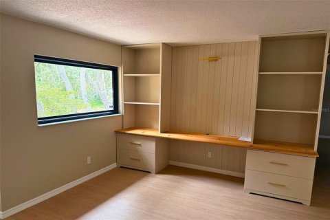 Villa ou maison à louer à Port Richey, Floride: 3 chambres, 200.11 m2 № 2398726 - photo 3
