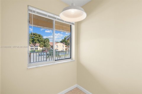 Condominio en alquiler en Coral Springs, Florida, 1 dormitorio, 75.81 m2 № 2026670 - foto 12