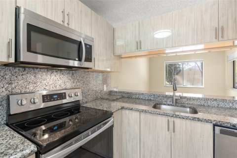 Condominio en alquiler en Coral Springs, Florida, 1 dormitorio, 75.81 m2 № 2026670 - foto 17