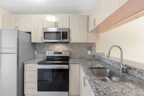 Condominio en alquiler en Coral Springs, Florida, 1 dormitorio, 75.81 m2 № 2026670 - foto 16