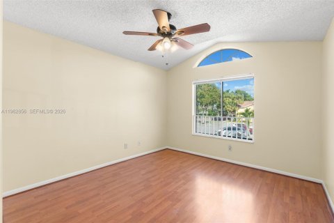 Condominio en alquiler en Coral Springs, Florida, 1 dormitorio, 75.81 m2 № 2026670 - foto 5