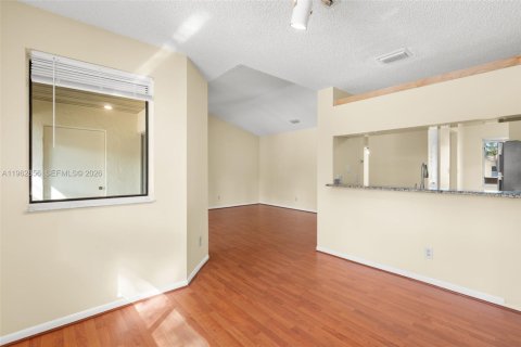 Condominio en alquiler en Coral Springs, Florida, 1 dormitorio, 75.81 m2 № 2026670 - foto 20