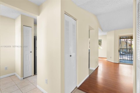 Condominio en alquiler en Coral Springs, Florida, 1 dormitorio, 75.81 m2 № 2026670 - foto 11