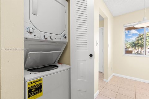 Condominio en alquiler en Coral Springs, Florida, 1 dormitorio, 75.81 m2 № 2026670 - foto 18