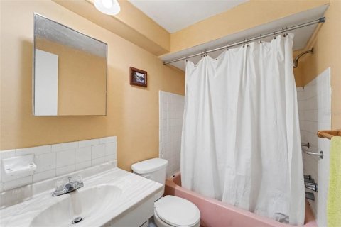 Condo in New Port Richey, Florida, 2 bedrooms № 2222702 - photo 9