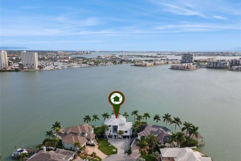 House in Saint Petersburg, Florida 4 bedrooms, 342.34 sq.m. № 2201594 - photo 11