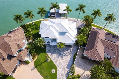 House in Saint Petersburg, Florida 4 bedrooms, 342.34 sq.m. № 2201594 - photo 10