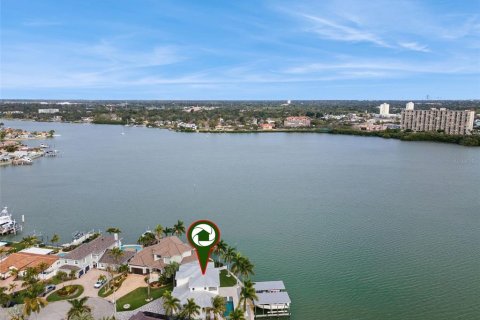 House in Saint Petersburg, Florida 4 bedrooms, 342.34 sq.m. № 2201594 - photo 12