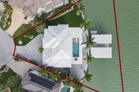 House in Saint Petersburg, Florida 4 bedrooms, 342.34 sq.m. № 2201594 - photo 15