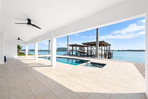 House in Saint Petersburg, Florida 4 bedrooms, 342.34 sq.m. № 2201594 - photo 18