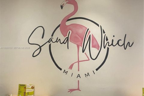 Commercial property in Miami, Florida № 2249100 - photo 2
