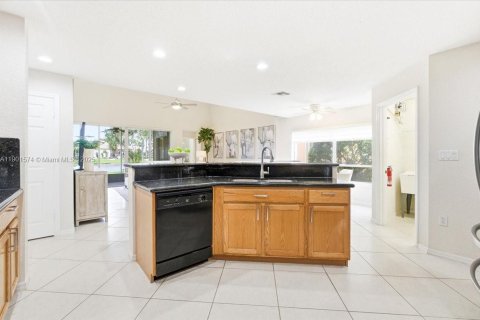 Villa ou maison à vendre à Pembroke Pines, Floride: 5 chambres, 310.76 m2 № 1953987 - photo 27