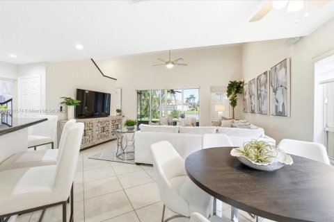 Villa ou maison à vendre à Pembroke Pines, Floride: 5 chambres, 310.76 m2 № 1953987 - photo 30
