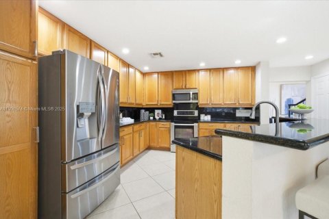 Villa ou maison à vendre à Pembroke Pines, Floride: 5 chambres, 310.76 m2 № 1953987 - photo 23