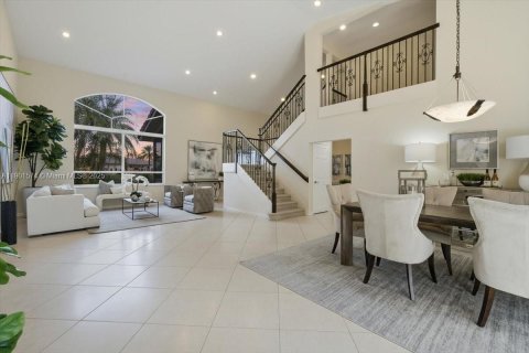 Villa ou maison à vendre à Pembroke Pines, Floride: 5 chambres, 310.76 m2 № 1953987 - photo 4
