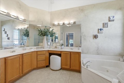 Villa ou maison à vendre à Pembroke Pines, Floride: 5 chambres, 310.76 m2 № 1953987 - photo 17