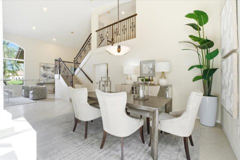 Villa ou maison à vendre à Pembroke Pines, Floride: 5 chambres, 310.76 m2 № 1953987 - photo 7