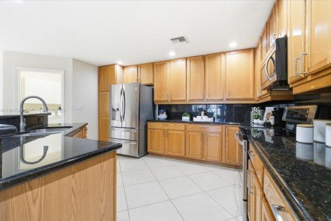 Villa ou maison à vendre à Pembroke Pines, Floride: 5 chambres, 310.76 m2 № 1953987 - photo 25