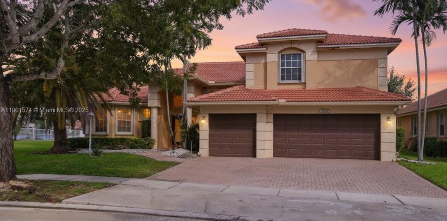 Villa ou maison à Pembroke Pines, Floride 5 chambres, 310.76 m2 № 1953987