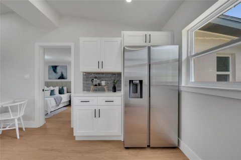 House in Orlando, Florida 4 bedrooms, 112.13 sq.m. № 1871086 - photo 15