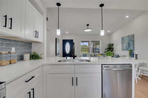 House in Orlando, Florida 4 bedrooms, 112.13 sq.m. № 1871086 - photo 14