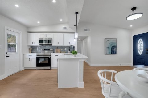House in Orlando, Florida 4 bedrooms, 112.13 sq.m. № 1871086 - photo 25