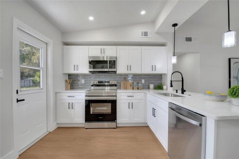 House in Orlando, Florida 4 bedrooms, 112.13 sq.m. № 1871086 - photo 16