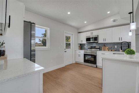 House in Orlando, Florida 4 bedrooms, 112.13 sq.m. № 1871086 - photo 13