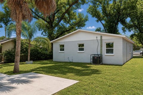 Casa en venta en Tampa, Florida, 3 dormitorios, 92.16 m2 № 2323121 - foto 11