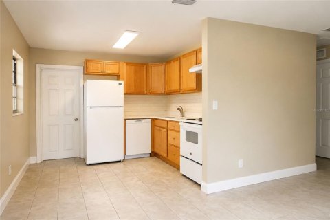 Casa en venta en Tampa, Florida, 3 dormitorios, 92.16 m2 № 2323121 - foto 13