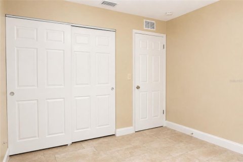 Casa en venta en Tampa, Florida, 3 dormitorios, 92.16 m2 № 2323121 - foto 19