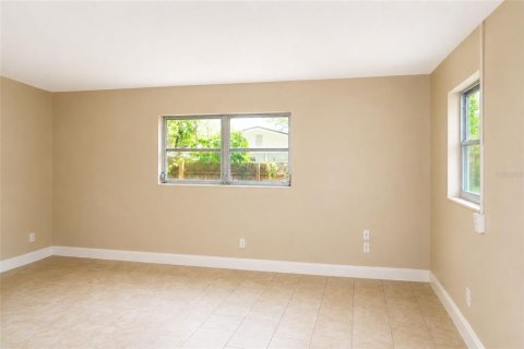 Casa en venta en Tampa, Florida, 3 dormitorios, 92.16 m2 № 2323121 - foto 16