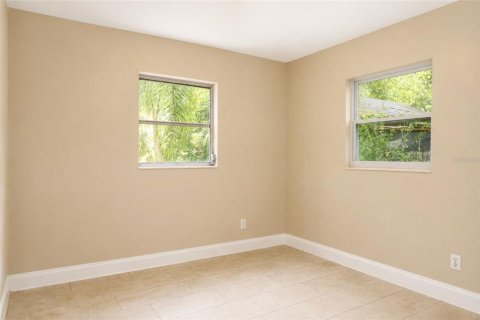 Casa en venta en Tampa, Florida, 3 dormitorios, 92.16 m2 № 2323121 - foto 18
