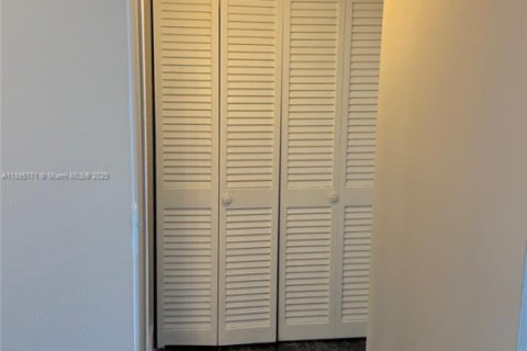 Снять в аренду кондоминиум в Бей-Харбор-Айлендс, Флорида 2 спальни, 97.55м2, № 1947546 - фото 8