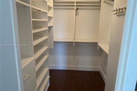 Снять в аренду кондоминиум в Бей-Харбор-Айлендс, Флорида 2 спальни, 97.55м2, № 1947546 - фото 20