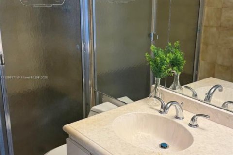 Снять в аренду кондоминиум в Бей-Харбор-Айлендс, Флорида 2 спальни, 97.55м2, № 1947546 - фото 13