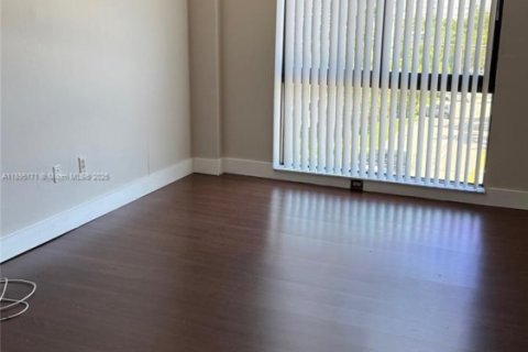 Снять в аренду кондоминиум в Бей-Харбор-Айлендс, Флорида 2 спальни, 97.55м2, № 1947546 - фото 19